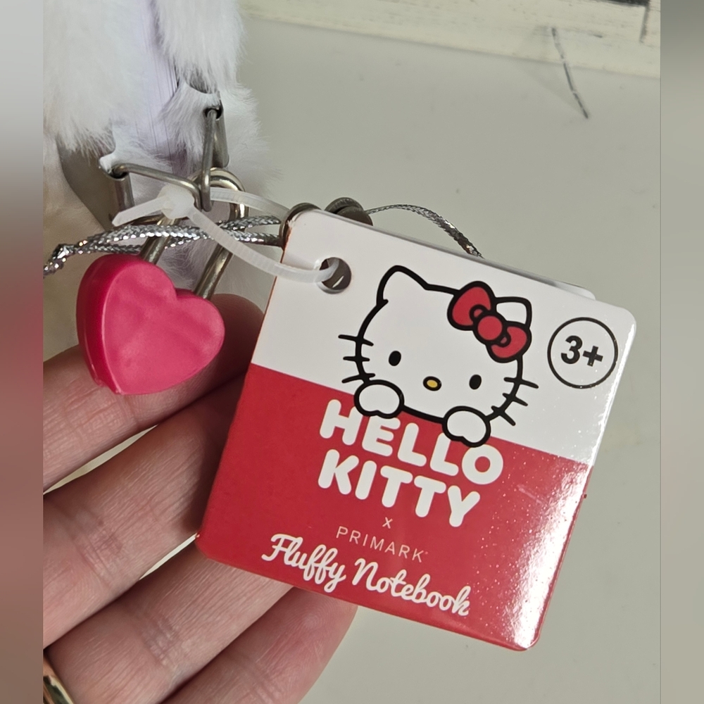 Hello Kitty Fluffy Notebook - Picture 4 of 4